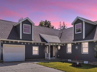 415 Lakeview St, Crystal, MI 48818