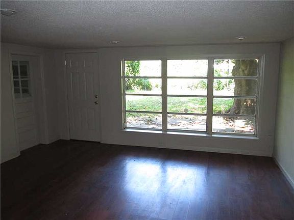 4th image of 208 Neil Ave
