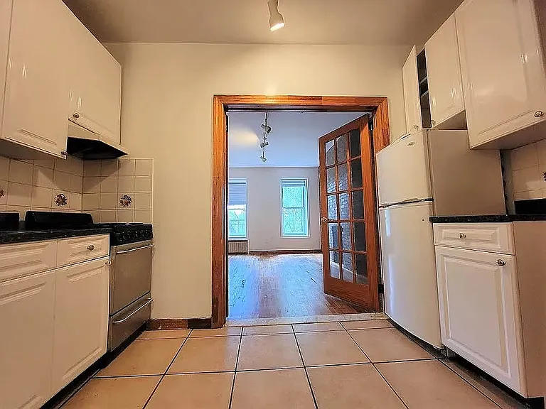 447 W 43rd St #2V — Photo 2