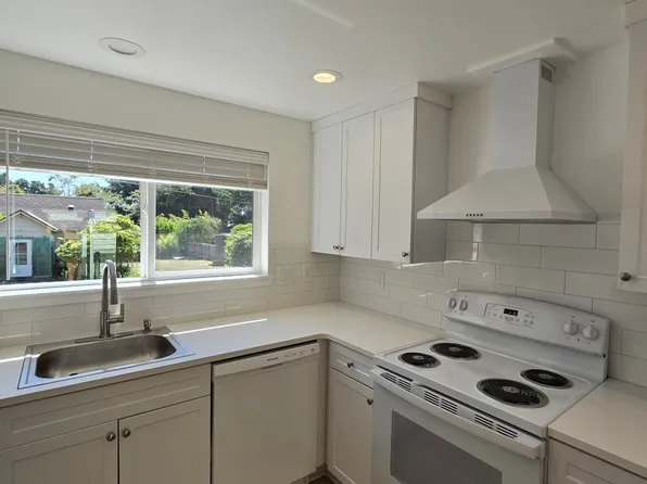 1531 NE 11th St, Lincoln City, OR 97367