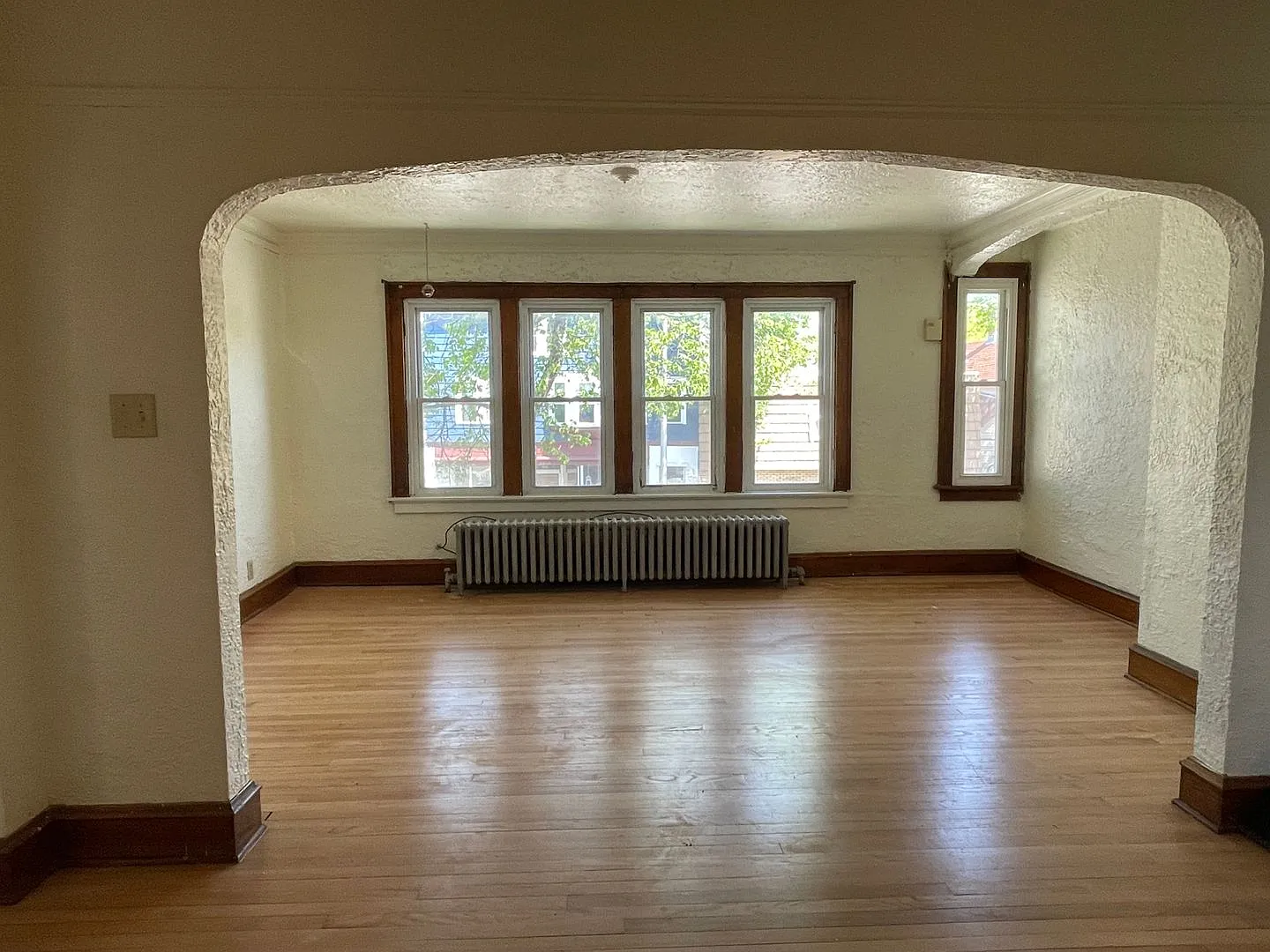5911 W Burnham St — Photo 4