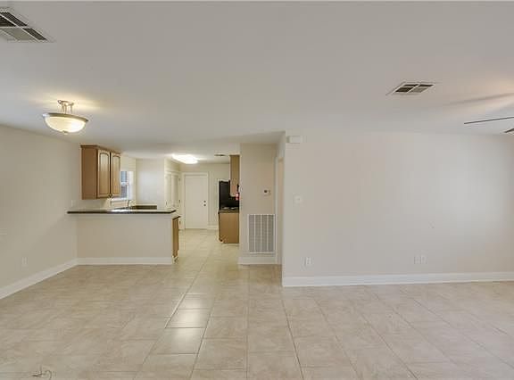 5th image of 6844 Vicksburg St