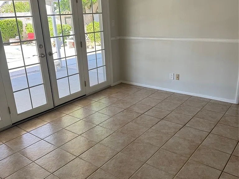 2725 Colanthe Ave — Photo 6