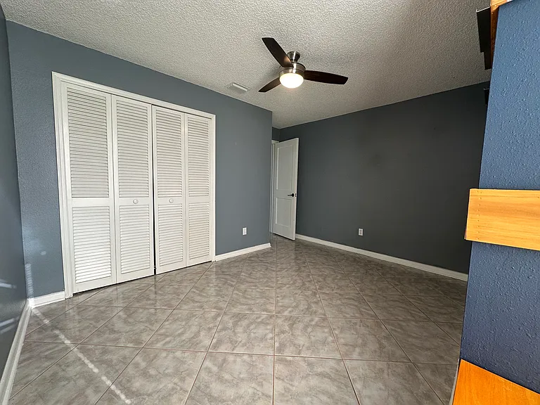 1041 Sawyers Ct — Photo 49