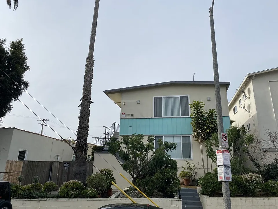 241 4th Ave