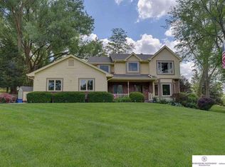 6405 Country Club Rd, Omaha, NE 68152