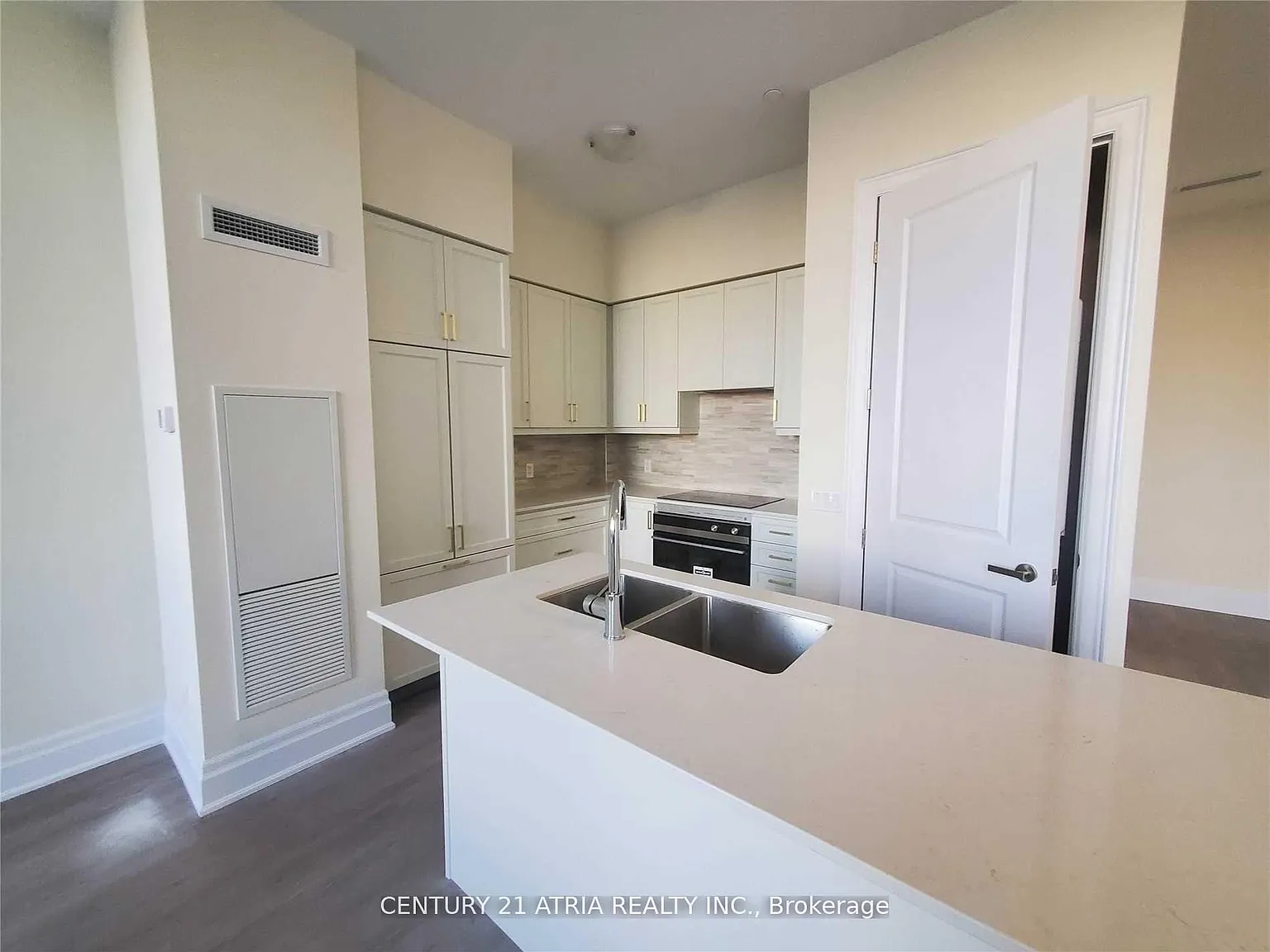 3 bed, $2,950 — Photo 1