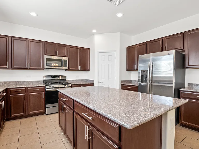 8034 S Dolphin Way — Photo 6
