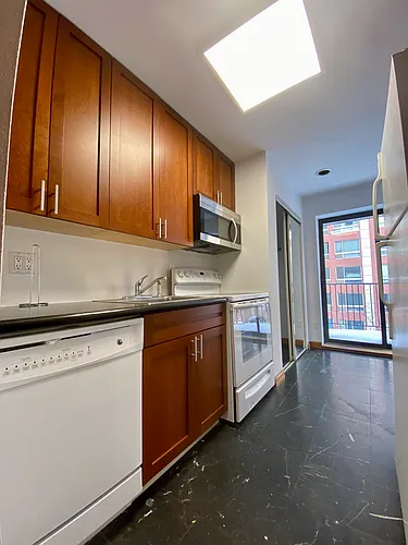 370 W 30th St #12E Photo 1