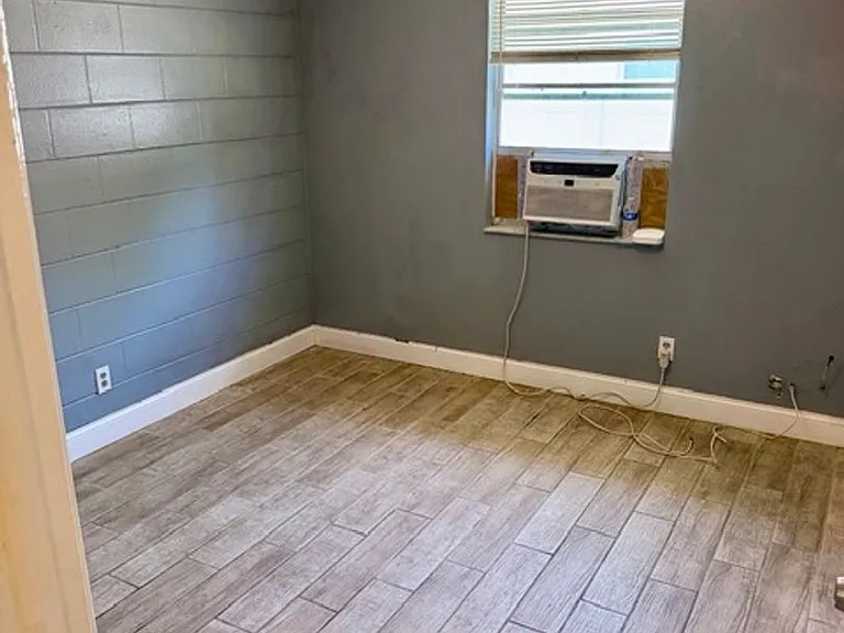 8105 N Klondyke St — Photo 4