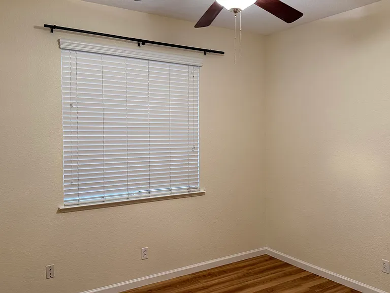 1909 Sagebrush Way — Photo 2