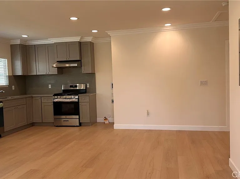 3827 Esmeralda Ave — Photo 3