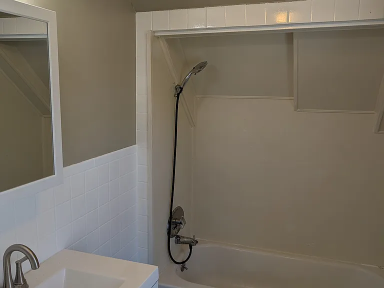 437 Somerset Ave #3 — Photo 3