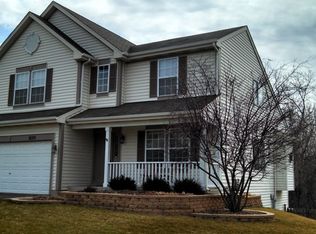 2135 Columbine Ct, Round Lake, IL 60073