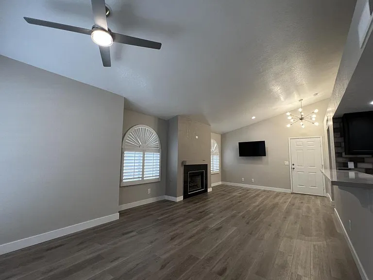7570 W Flamingo Rd — Photo 4
