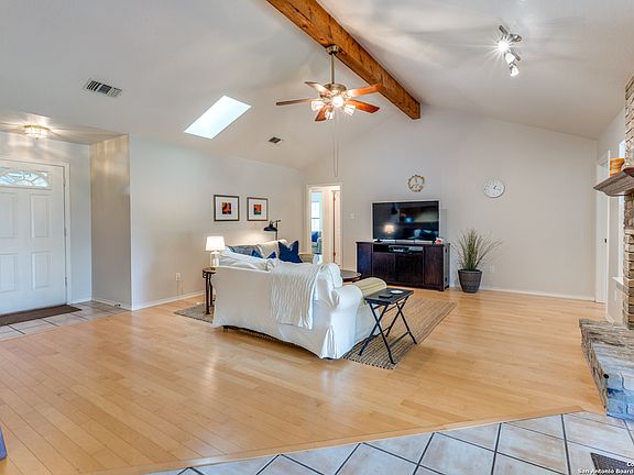 4th image of 2656 Country Ledge