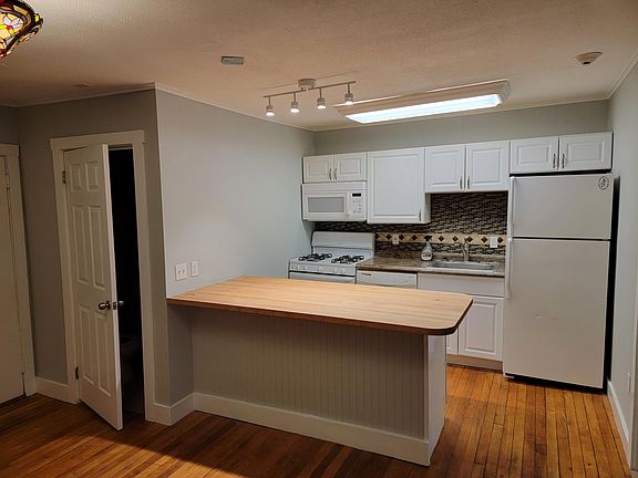 4th image of 38 Freebody St #204