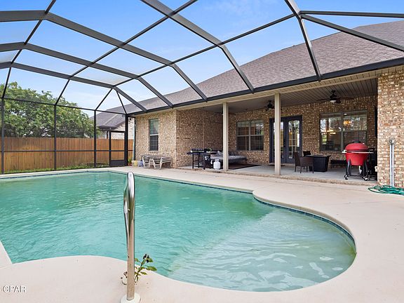 2nd image of 611 Shady Oaks Ln