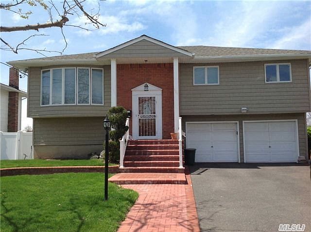 1st image of 689 Park Ln