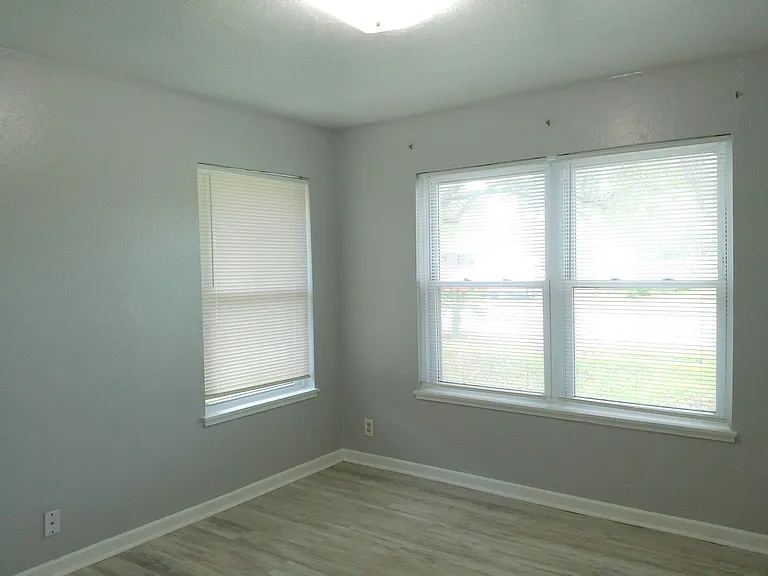 4318 Belfast Dr — Photo 8