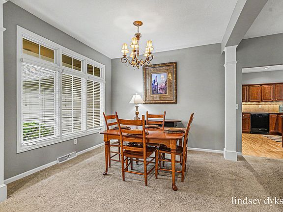 3rd image of 2320 Red Oak Ct NW