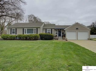 883 N 68th St, Omaha, NE 68132