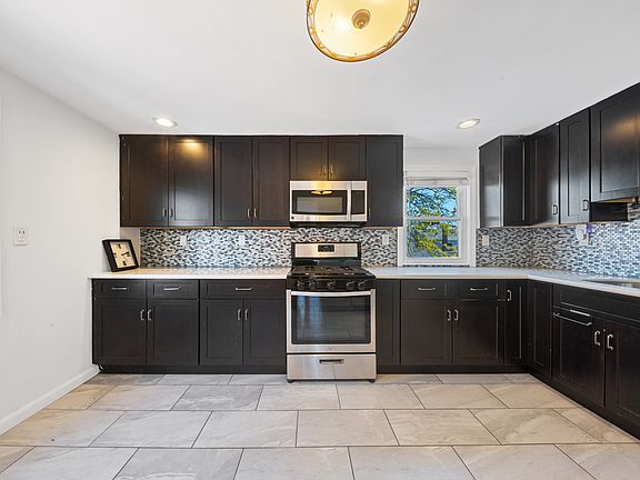 4th image of 6 2nd St #2