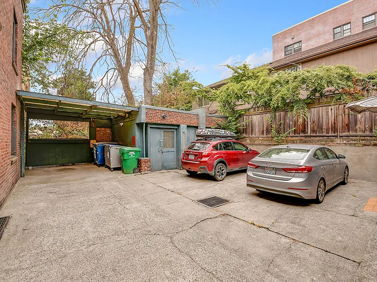 100 W Olympic Pl — Photo 10