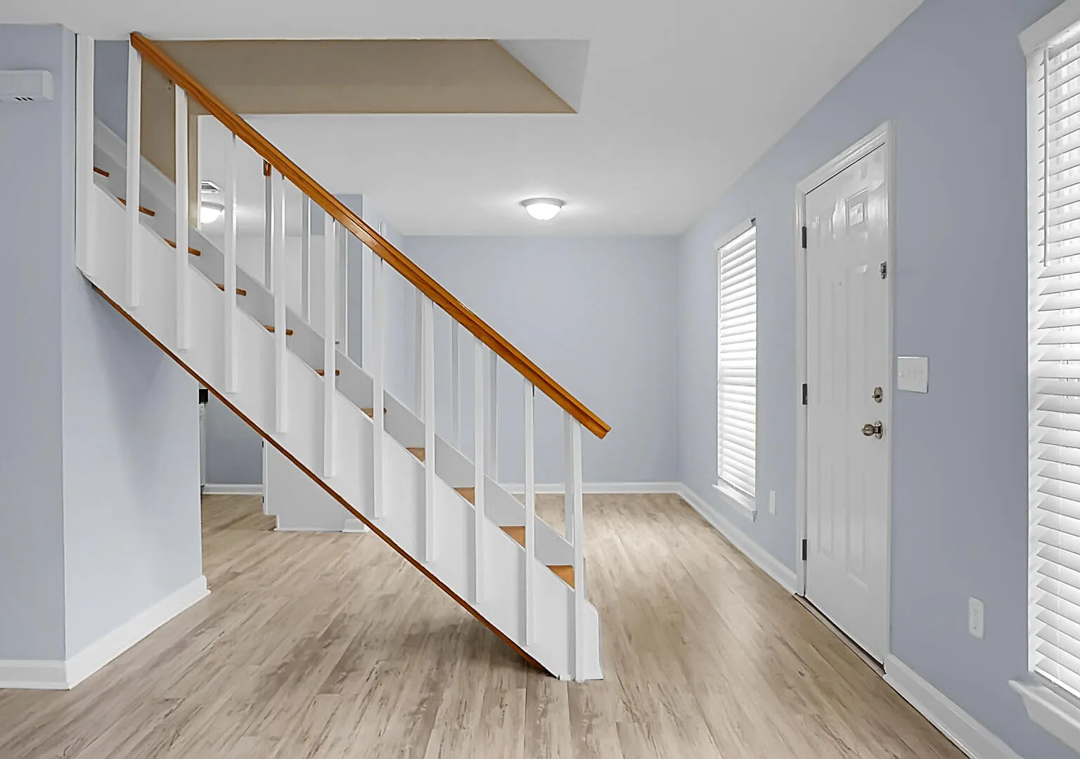 2 bed, 1.5 bath, 924 sqft, $1,700 — Photo 3