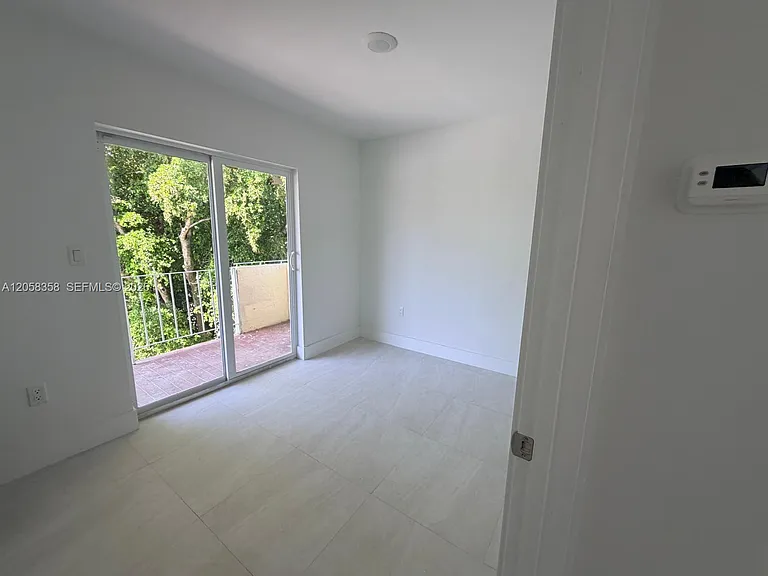 921 SW 7th St #3 — Photo 13
