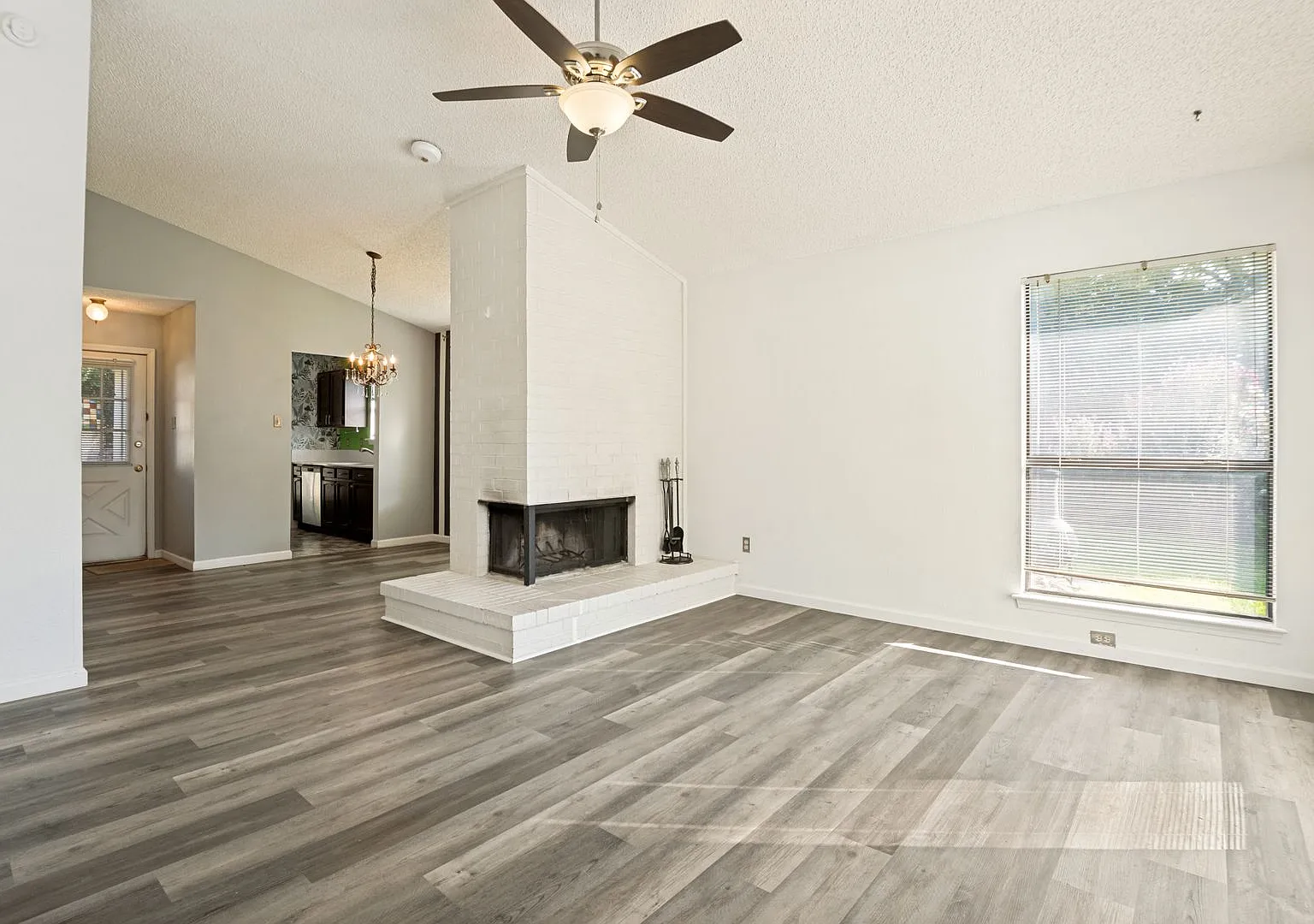 Charming 2 Bed, 2 Bath Single-Story Home in Sherwood Place, Carrollton Move-In Ready and Availabl... — Photo 3