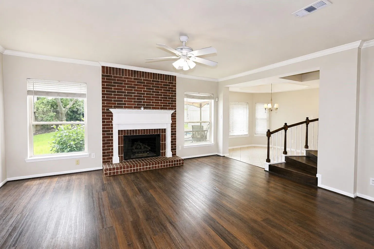 4 bed, 2.5 bath, 2442 sqft, $2,600 — Photo 2