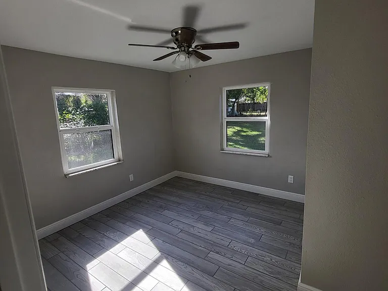 144 N Park Ave — Photo 9