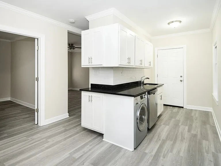 835 W Cornelia Ave — Photo 3