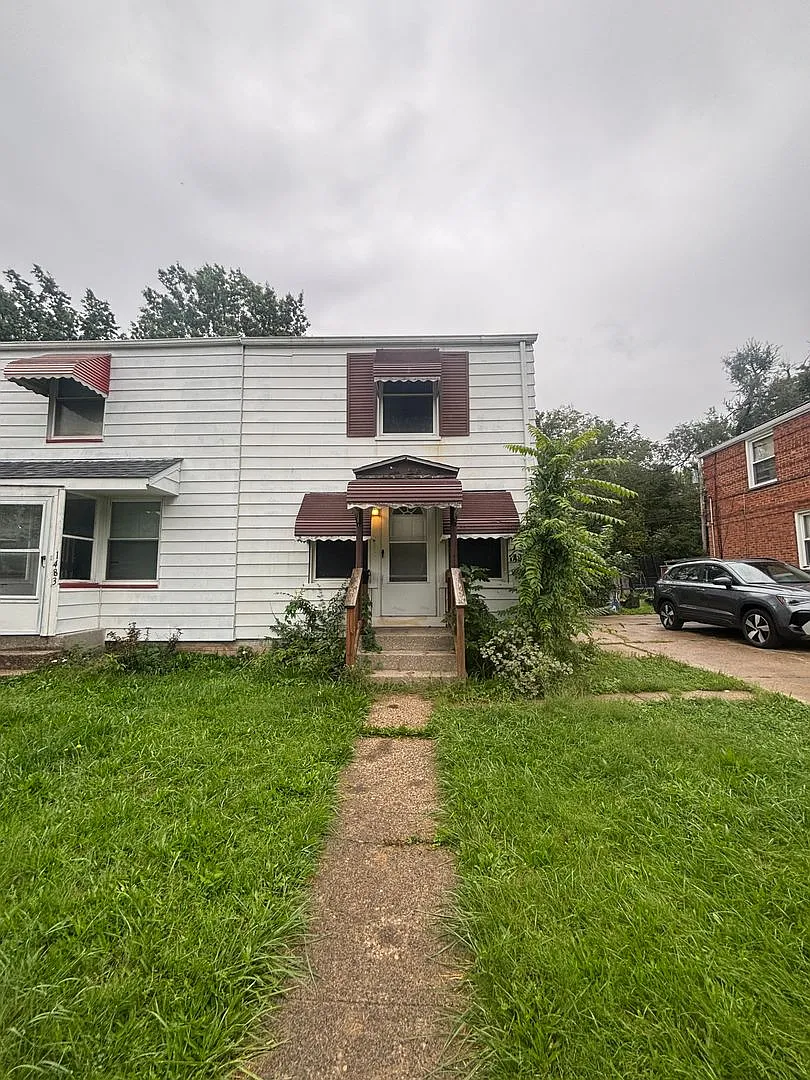 2bd Duplex Cash Pay/Vouchers — Photo 1