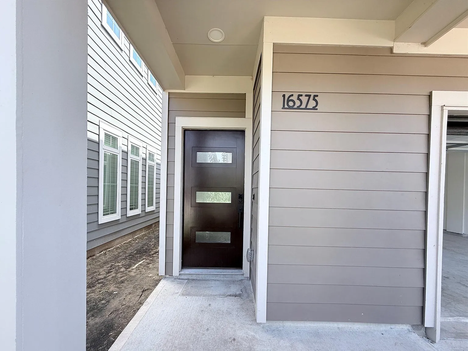 3 bed, 3.0 bath, 1912 sqft, $2,350 — Photo 2
