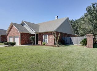 100 Kingspointe Cir, Lafayette, LA 70508