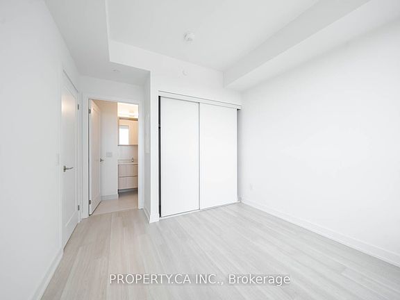 4th image of 5105 Hurontario St #1406