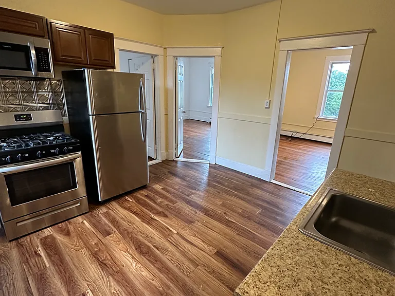 905 Park St #B2 — Photo 5