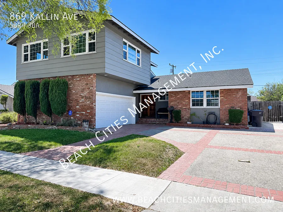 Huge 5-Bedroom, 3 Bath Two-Story House with Central AC! — Photo 1