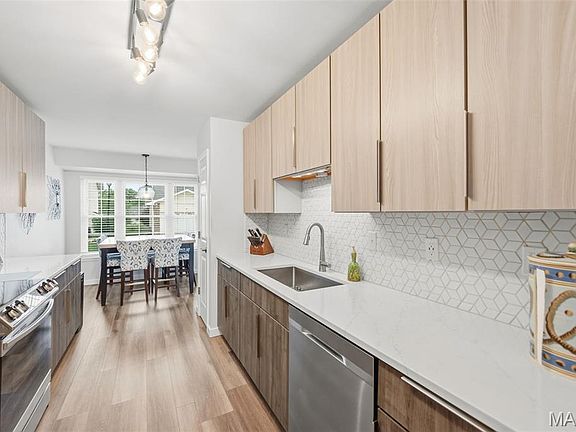 2nd image of 48 Rue De Paix Unit 39
