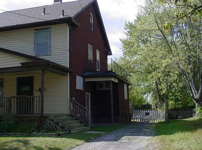 2nd image of 386 Laird Ave SE