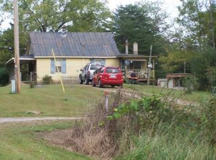 11584 Smith Grove Rd, Burkesville, KY 42717
