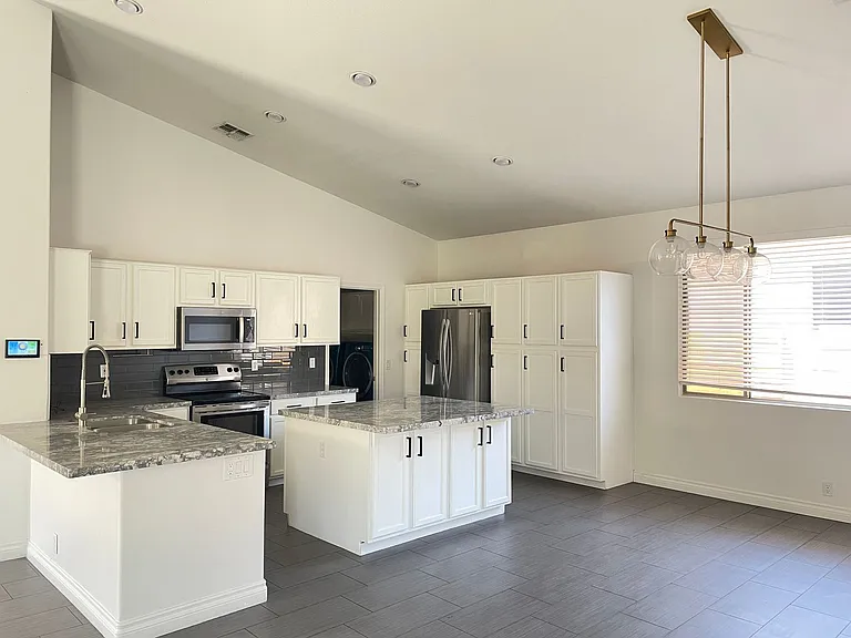 2670 E Hulet Dr — Photo 7