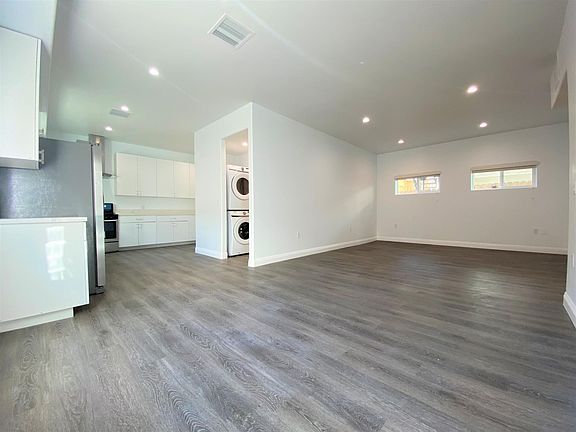 4th image of 428 N Harvard Blvd