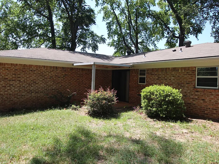 1536 Crockett Dr — Photo 24