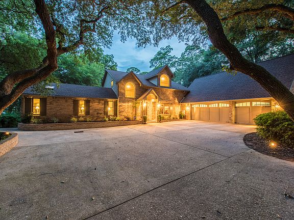 4th image of 2776 Edgewater Dr