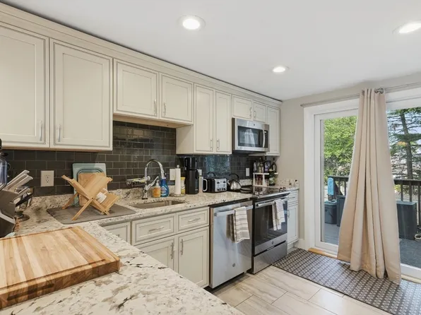 11 1/2 Albion St, Salem, MA 01970