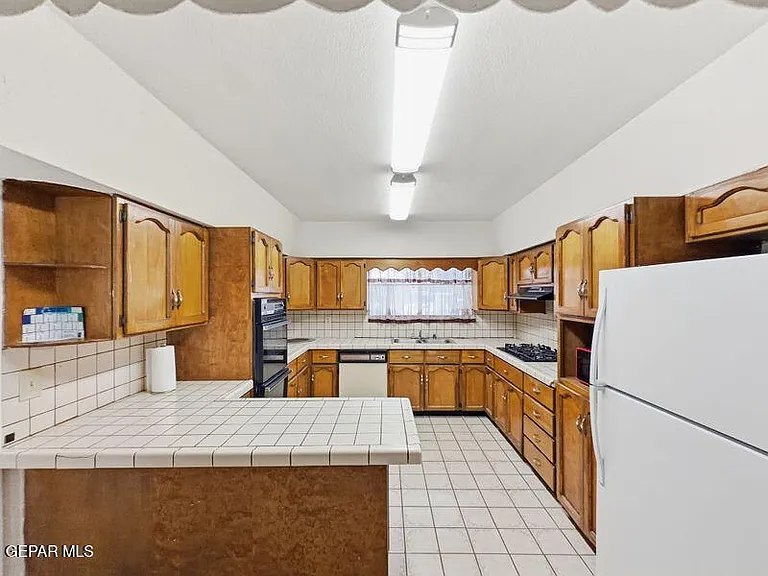 921 Olive Ave — Photo 8