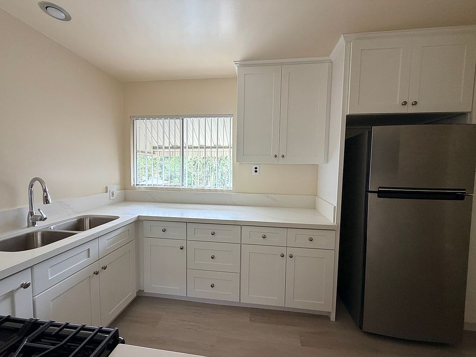 1st image of 4481 Chevy Chase Dr APT 15